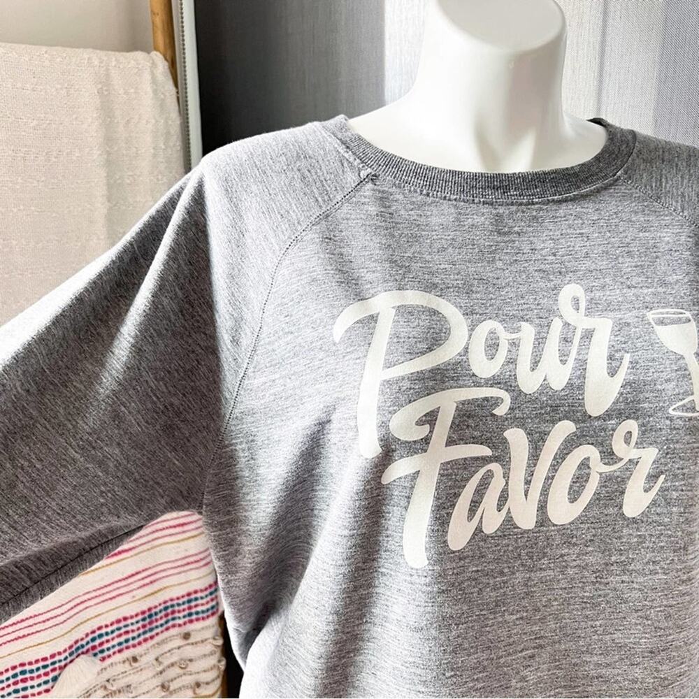 WILDFOX Pour Favor Grey Crewneck Pullover Sweatshirt Women’s Large - Picture 2 of 8